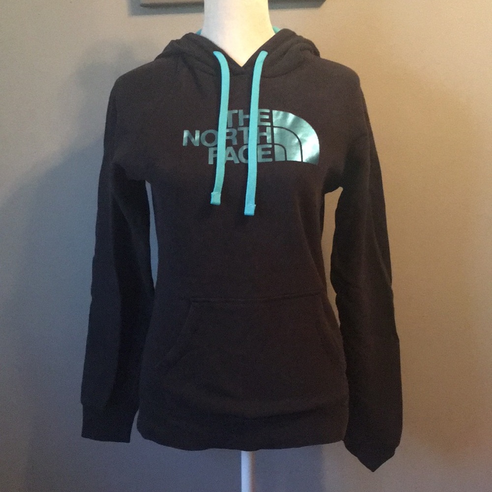 Small black north face sweatshirt